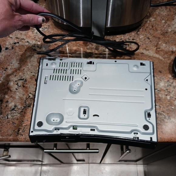 Samsung BD-J5100/ZA Blu-ray & DVD Player w/HDMI cable. No Remote ( Works!) - Picture 8 of 11